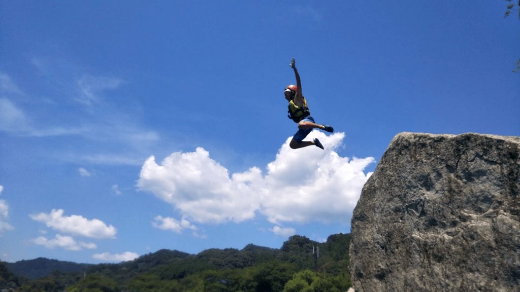 遊び場紹介 清流古座川では飛び込みが出来ます 南紀串本リゾート大島